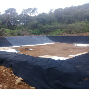 La géomembrane en PVC de 0.75mm protège contre la dégradation et la fissuration des UV pour la doublure du <span class=keywords><strong>canal</strong></span> d'<span class=keywords><strong>irrigation</strong></span> agricole - Product Image 4