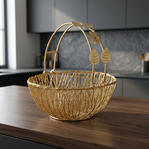 Panier de rangement en métal doré rond fait à la main de style vintage avec poignée en forme de feuille de fleur pour la décoration du salon - Product Image 4