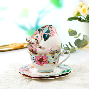 Ensemble de tasses à café et à thé en céramique de style européen, soucoupe à fleurs, boîte cadeau créative pour le thé de l'après-midi, cadeau unique de luxe de petite taille - Product Image 3