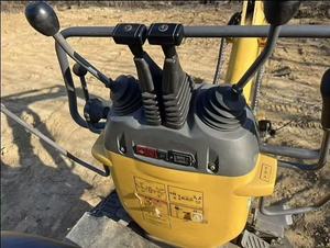 Miniexcavadora Usada Komatsu PC09 de 0.9 Toneladas, Motor Cummins con Certificación EPA y CE, Válvula Hidráulica Kawasaki - Product Image 6