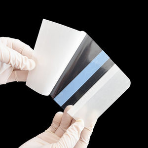 แผ่นปิดแผลแบบใสกันน้ำชนิดใช้แล้วทิ้ง พร้อมกาวในตัว สำหรับปิดแผลชนิด IV Cannula พร้อมพลาสเตอร์ปิดแผล - Product Image 4