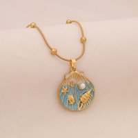 Nouveau collier en nacre imitation perle bleu océan avec pendentif fleur en forme de cœur disponible en stock