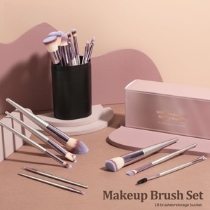 ชุดแปรงแต่งหน้าวีแกน 18 ชิ้น ด้ามไม้สีแชมเปญโกลด์ ขนแปรงนุ่ม สำหรับรองพื้น แป้ง และเครื่องสำอาง - Product Image 4