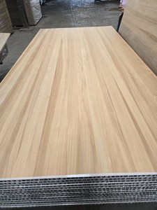 Planches <span class=keywords><strong>de</strong></span> peuplier carbonisé durables avec finition UV, résistantes aux rayures, traitées thermiquement, <span class=keywords><strong>bois</strong></span> <span class=keywords><strong>de</strong></span> peuplier massif pour portes d'armoires et étagères - Product Image 3