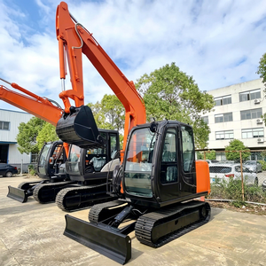 Mini-excavatrice hydraulique sur chenilles ZX65 de 6,5 tonnes, à commande fine, pour travaux de fondation et de tranchées en serre, gainant ainsi en espace. - Product Image 1