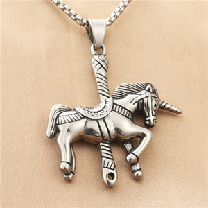 Yunnique Collier tendance rétro pour homme avec pendentif carrousel animalier en acier inoxydable 190100 - Product Image 1