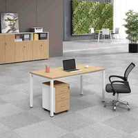 Bureau de direction au design moderne et épuré avec écran de séparation, table de travail 2/4/6 postes, table à cartes, panneau en bois extensible avec rangement