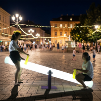Manège de Noël extérieur à double balançoire carrée pour enfants, alimenté par énergie solaire, avec éclairage LED et télécommande, indice de protection IP54