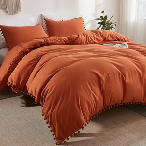 <span class=keywords><strong>Housse</strong></span> <span class=keywords><strong>de</strong></span> <span class=keywords><strong>couette</strong></span> <span class=keywords><strong>de</strong></span> couleur unie douce <span class=keywords><strong>de</strong></span> qualité supérieure <span class=keywords><strong>housse</strong></span> <span class=keywords><strong>de</strong></span> <span class=keywords><strong>couette</strong></span> en polyester microfibre <span class=keywords><strong>avec</strong></span> taies d'oreiller <span class=keywords><strong>pompon</strong></span> ensemble <span class=keywords><strong>de</strong></span> <span class=keywords><strong>housse</strong></span> <span class=keywords><strong>de</strong></span> <span class=keywords><strong>couette</strong></span> <span class=keywords><strong>de</strong></span> lit 3 pièces - Product Image 1