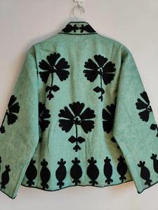 Chaqueta Bomber Suzani Floral Bordada a Mano de Arte Clásico, Chaqueta de Invierno Transpirable Reversible Ecológica de Algodón TNT - Product Image 2