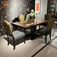 Mobilier de salle à manger d'appartement en bois de luxe haut de gamme Antique Royal Hotel Wood Villa Ensemble table et chaises personnalisables