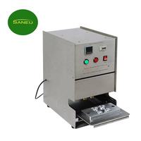 Machine de scellage thermique électrique semi-automatique SANEU en acier inoxydable 304 pour capsules de café, barquettes alimentaires, emballages en bois, facile à utiliser