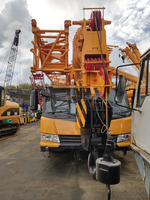 Grue de camion 55t à performance stable, équipée d'un module de flèche déportée multi-angles, privilégiée par les entrepreneurs en construction civile locale