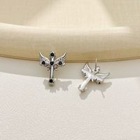 Boucles d'oreilles clous en zircon noir avec croix ailée argentée pour femme, style néo-gothique punk, accessoire streetwear quotidien