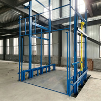 Plateforme élévatrice verticale hydraulique sur rail pour la manutention de marchandises en gros en entrepôt