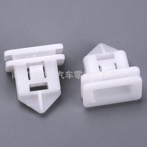 Protector de la parte inferior de la faldón de la carrocería del coche Volvo, clip 8678010 de plástico y nailon para S40 S60 S80 C30 XC90 - Product Image 1