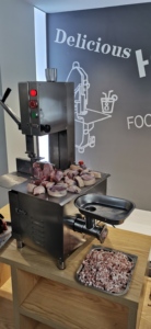 Machine à couper la viande Horus et scie à os multifonction électrique à usage commercial de haute qualité avec moteur fiable - Product Image 4