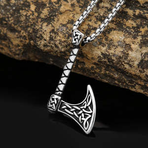 Yunnique – collier avec pendentif hache viking en acier inoxydable, bijoux à la mode pour hommes, cadeau, design à long manche, couleur acier, chaîne de 3mm, 60cm - Product Image 1