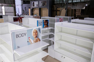 Diseño y Fabricación de Muebles de Exhibición para Cosméticos, Estantes con Iluminación LED, Color Personalizable para Tiendas Libres de Impuestos, Muebles para Tiendas de Perfumes - Product Image 2