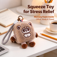 Porte-clés en peluche mignon en forme de raton laveur carré en mousse à mémoire de forme, jouet anti-stress à récupération lente pour le confort émotionnel