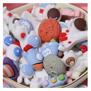 100pcs/Lot Cartoon Space Astronaut Rocket Resin Cabochon Pendant for Jewelry Making Keychain Accessories DIY Earrings Necklace F