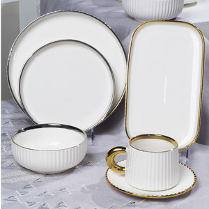 Ensembles d'assiettes à dîner en porcelaine de luxe royale Vaisselle nordique Ensemble de vaisselle en céramique avec bordure dorée - Product Image 4