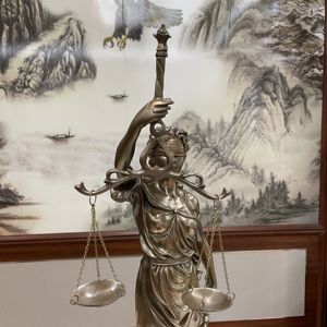 2025 tamaño grande 72CM señora escultura decoración adornos <span class=keywords><strong>de</strong></span> cobre fundido en frío equilibrio diosa resina diosa <span class=keywords><strong>de</strong></span> <span class=keywords><strong>la</strong></span> <span class=keywords><strong>justicia</strong></span> <span class=keywords><strong>estatua</strong></span> - Product Image 5