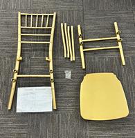 Chaise Chiavari en résine dorée, résistante aux UV, avec coussin souple amovible, idéale pour les banquets, salles à manger, événements extérieurs, mariages, hôtels et fêtes.
