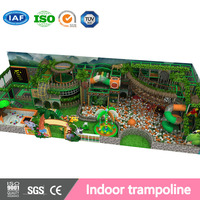 Ensemble d'équipements de jeux intérieurs pour enfants style forêt : toboggan, structure d'escalade, jeux souples en PVC/galvanisé pour centre commercial