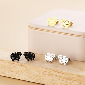 Accessoire de mode, clous d'oreilles en acier titane 316L en forme de mouton, disponibles en trois couleurs, stock d'usine - Product Image 1