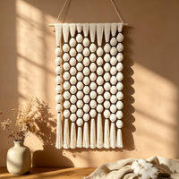 Décoration murale minimaliste moderne en macramé, faite à la main, avec pompons en coton, pour salon