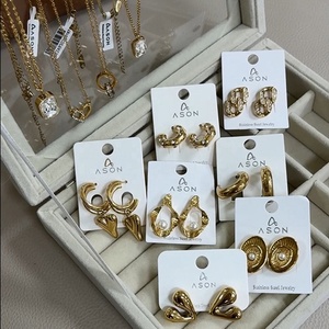 Boucles d'oreilles pendantes élégantes en acier inoxydable plaqué or 18 carats PVD, personnalisables, vente en gros de bijoux fantaisie - Product Image 4