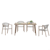Ensemble de table et chaises de jardin en métal moderne et durable, 4 pièces, avec un design résistant aux intempéries et respectueux de l'environnement