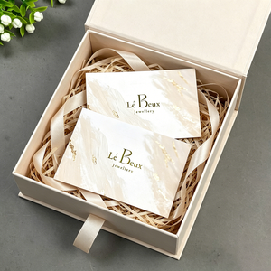 Tarjetas de Inserción Personalizadas de Doble Cara, con Lámina Dorada sobre Mármol, 300gsm, Gruesas y Mate, para Marcas de Joyería de Lujo - Product Image 2