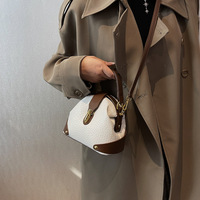 Sac fourre-tout léger et imperméable pour femme avec fermeture éclair, bandoulière durable en forme de coussin - Nouvelle collection de sacs à main pour femmes