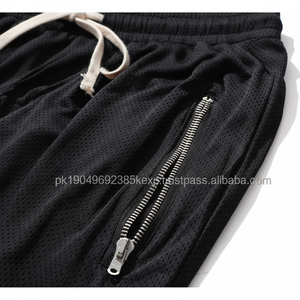 Pantalones cortos deportivos lisos en blanco con logotipo personalizado al por mayor pantalones cortos de baloncesto con impresión por sublimación y bolsillos con cremallera - Product Image 1