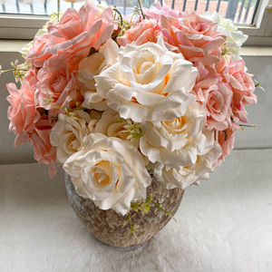 Bouquet de 7 grandes roses artificielles - Décoration intérieure pour salon et auditorium, accessoires de photographie pour mariage et remise de diplôme - Product Image 1