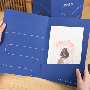 A4-formaat presentatiemap van gerecycled papier met twee vakken, digitaal bedrukt, voor zakelijke documenten - Product Image 1