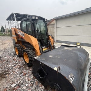 Cargadora Compacta de Ruedas a Precio Económico, Alternativa a la SR130 SR200 para <span class=keywords><strong>Trabajo</strong></span> Agrícola, Cargadora CASE SR175B Usada - Product Image 5