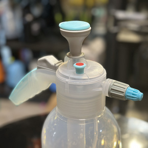 Pulverizador manual de 2L con pistola de gatillo para jardinería doméstica, lavado de coches, agente de limpieza líquido, material PP - Product Image 2