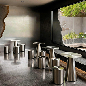 Set Tavolo e Sedie in Acciaio Inox Stile Industriale per Negozi di Tè al Latte, Caffetterie, Pasticcerie e Bar, Sgabelli Commerciali Quadrati - Product Image 1