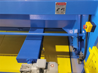 Cisaille hydraulique CNC automatique E21S contrôlée par PLC pour la découpe de tôles en acier inoxydable
