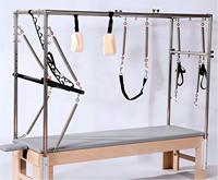 Table de Pilates Cadillac Commerciale avec Base en Bois Massif, Barres Trapèze et Sangles Suspendues – Équipement de Rééducation et d'Entraînement en Studio