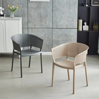Nouvelle arrivée, chaise de salle à manger en plastique empilable, couleurs personnalisées, pas chère, pour la maison, avec accoudoirs