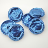 Kancing Logam Bulat Tekstur Bergelombang Biru Mengkilap Mewah Ramah Lingkungan untuk Mantel Blazer Wanita