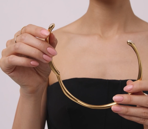 Collier ras du cou torsadé ouvert en laiton doré avec zircon, étanche, hypoallergénique, bijou de mode minimaliste, cadeau personnalisé - Product Image 4