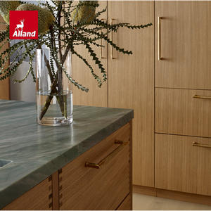 Portes en panneaux <span class=keywords><strong>de</strong></span> rotin et <span class=keywords><strong>bois</strong></span> personnalisées Alland, finition chêne naturel, pour armoire <span class=keywords><strong>de</strong></span> cuisine avec joint <span class=keywords><strong>de</strong></span> tiroir semi-caché en queue <span class=keywords><strong>de</strong></span> pie - Product Image 5