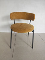 Chaises de salle à manger rembourrées de style italien moderne pour la maison et les restaurants, avec structure métallique, hauteur réglable et pieds en bois massif, pour appartement et maison