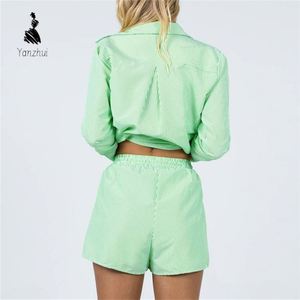 Completo Set Estivo da Donna: Camicia a Righe e Pantaloncini in Lino, <span class=keywords><strong>Taglie</strong></span> <span class=keywords><strong>Forti</strong></span>, <span class=keywords><strong>Casual</strong></span> - Product Image 4