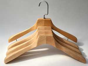 Cintre en bois de hêtre avec <span class=keywords><strong>crochet</strong></span> en acier inoxydable - Logo personnalisé, certifié FSC, vente en gros - Product Image 3